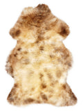 Mehrfarbiges britisches Lammfell, ca. 105 × 65 cm, von oben fotografiert: genau das Fell, das Sie erhalten