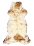 Mehrfarbiges britisches Lammfell, ca. 110 × 50 cm, von oben fotografiert: genau das Fell, das Sie erhalten
