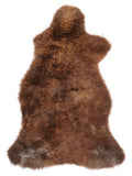Braunes Lammfell, ca. 100 × 55 cm, von oben fotografiert: genau das Fell, das Sie erhalten