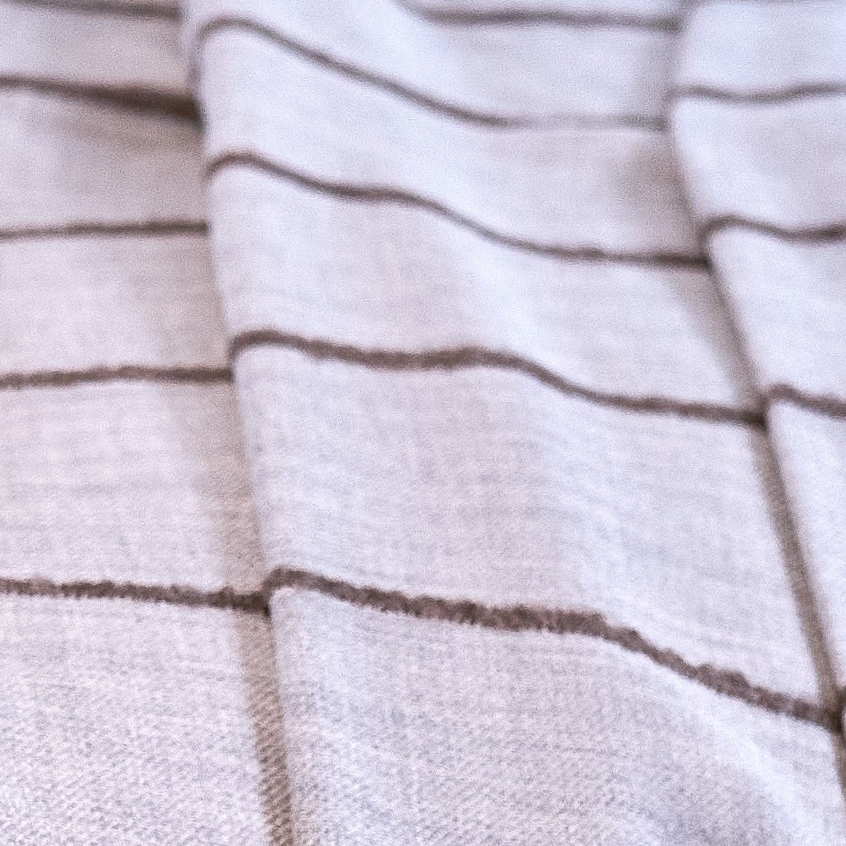 Plaid „Classic Bouclé“ aus Baby-Alpaka – Detail